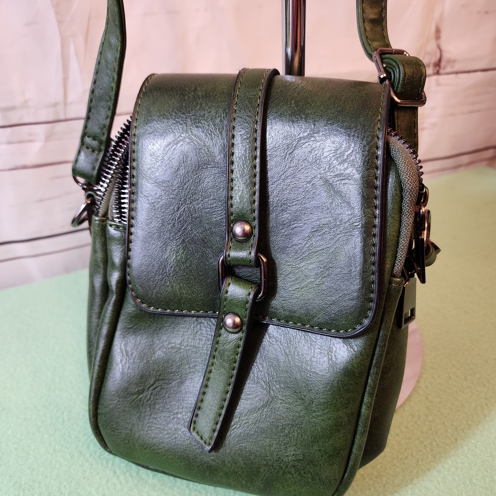 Crossbody Green leather Travel size
